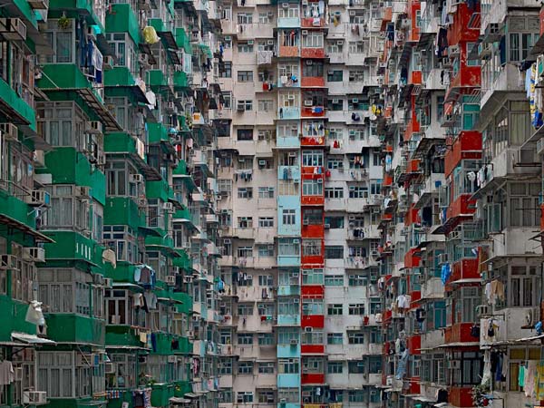 香港的人口高达七百万,难怪高层建筑在香港如此普遍.