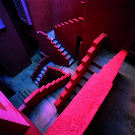 5116c59cb3fc4b57d9000026_ad-classics-la-muralla-roja-ricardo-bofill_ricardo_bofill_taller_de_arquitectura_la_muralla_roja_calpe_spain_-12--528x528.jpg