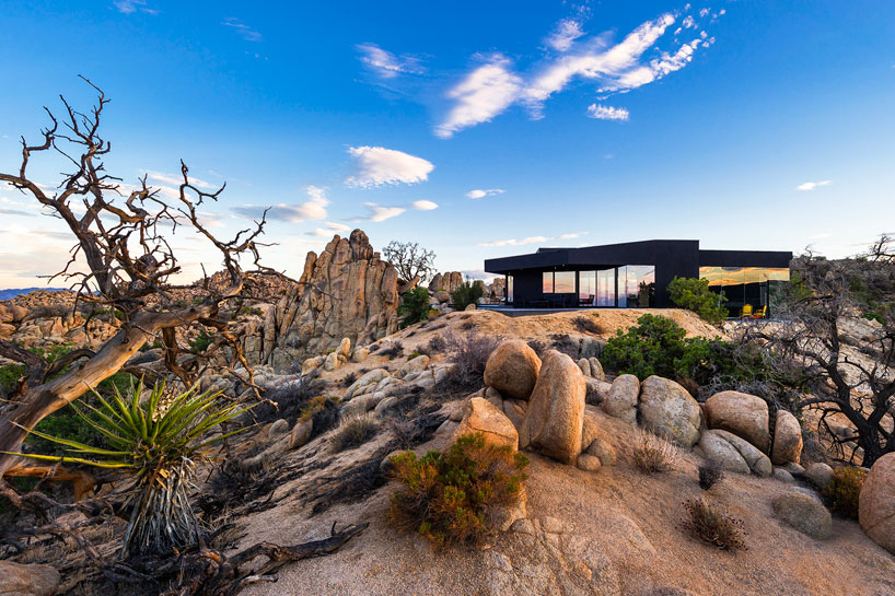 marc-atlan-oller-pejic-the-black-desert-house-designboom-01.jpg