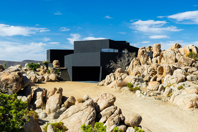 marc-atlan-oller-pejic-the-black-desert-house-designboom-02.jpg