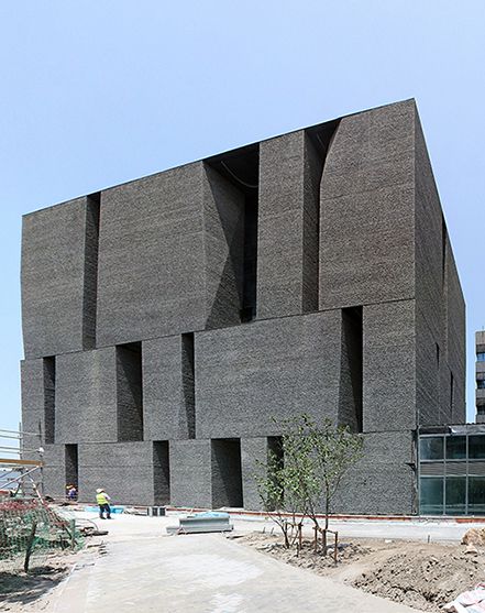 Alejandro-Aravena-Novartis-01_0.jpg