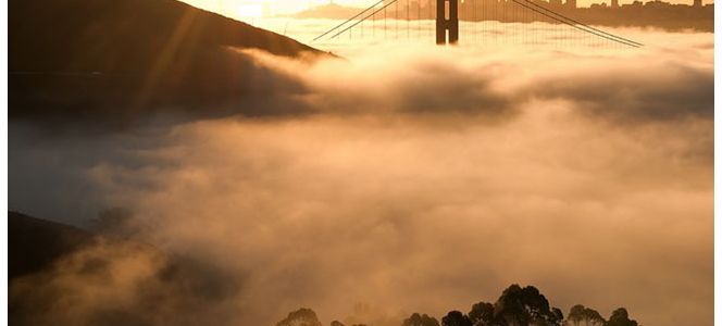 雾气笼罩的金门大桥/Golden Gate Bridge Covered In Fog