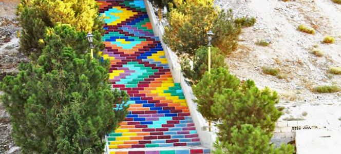 漆成彩色的台阶syrian students paint the longest staircase in their town